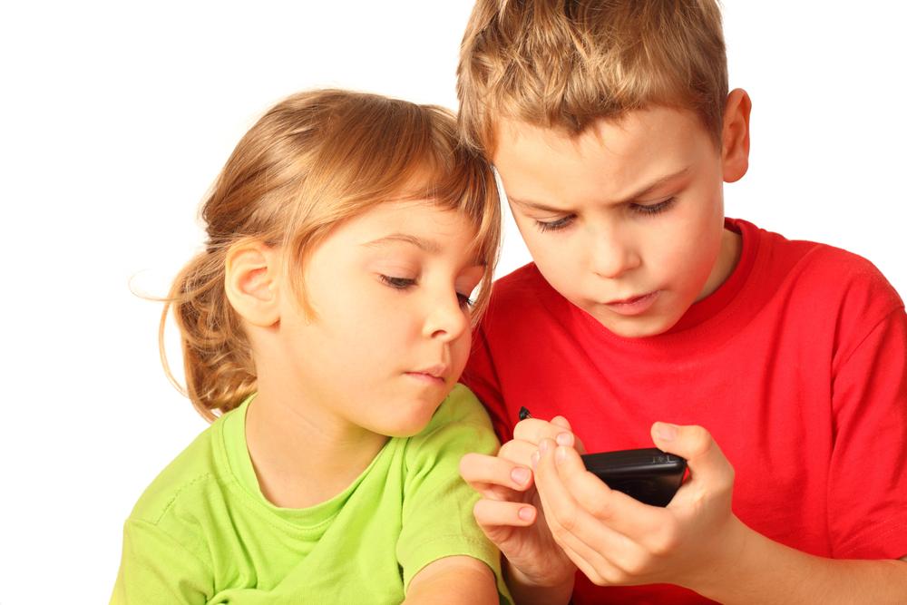 children-smartphone